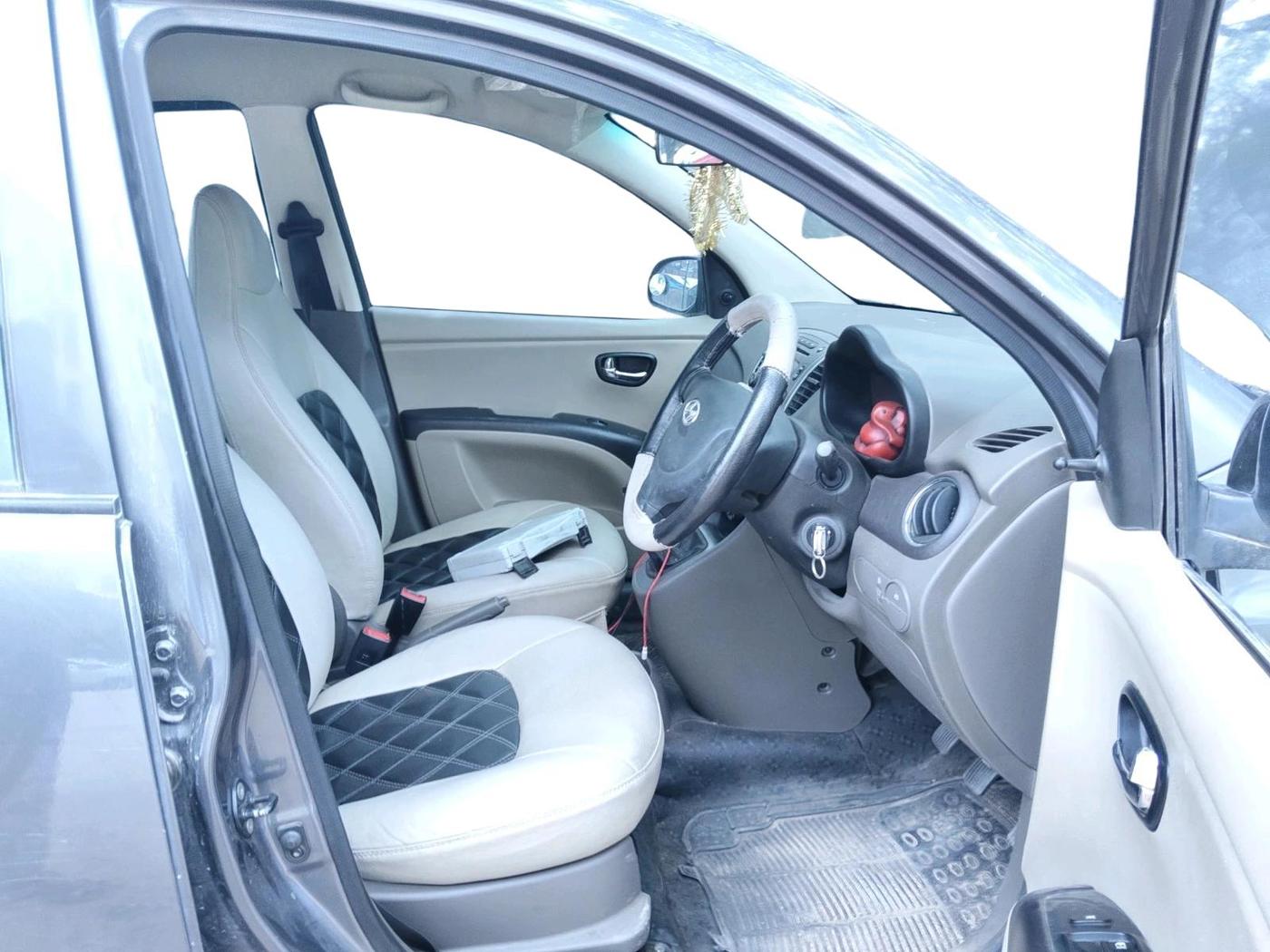 2014 Hyundai i10 SPORTZ 1.1, Petrol, Manual, 71,566 km, interior