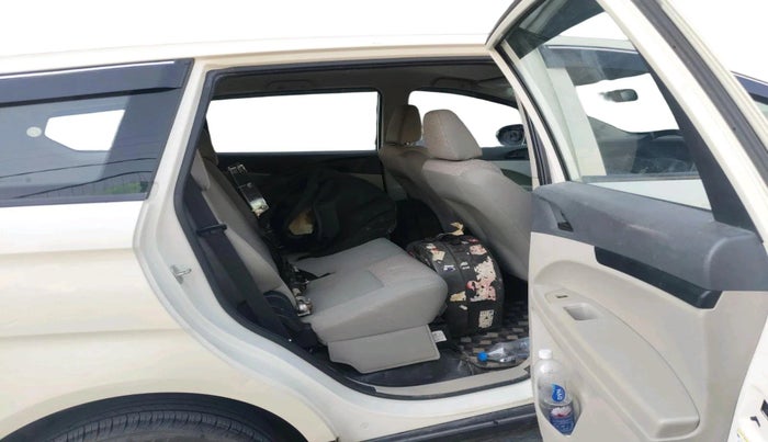 2018 Mahindra MARAZZO M2 8 STR, Diesel, Manual, 20,936 km, interior