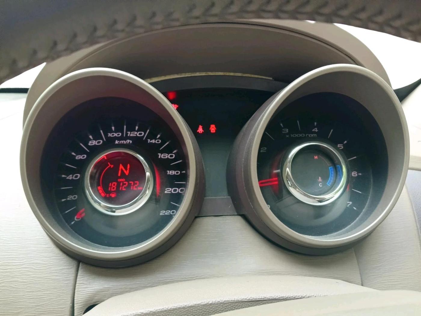 2013 Mahindra XUV500 W8, Diesel, Manual, 1,81,272 km, interior