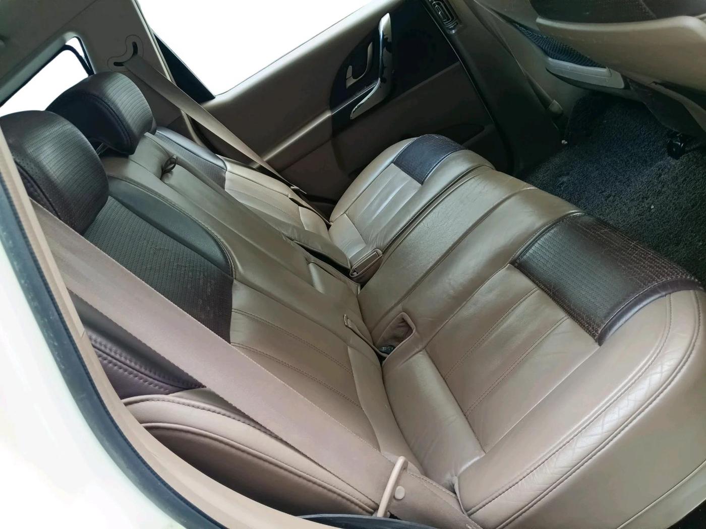 2013 Mahindra XUV500 W8, Diesel, Manual, 1,81,272 km, interior