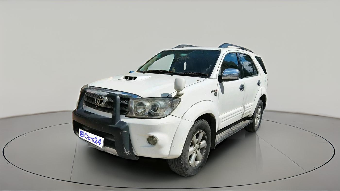 2011 Toyota Fortuner 3.0 4X4 MT, Diesel, Manual, 3,22,751 km, exterior