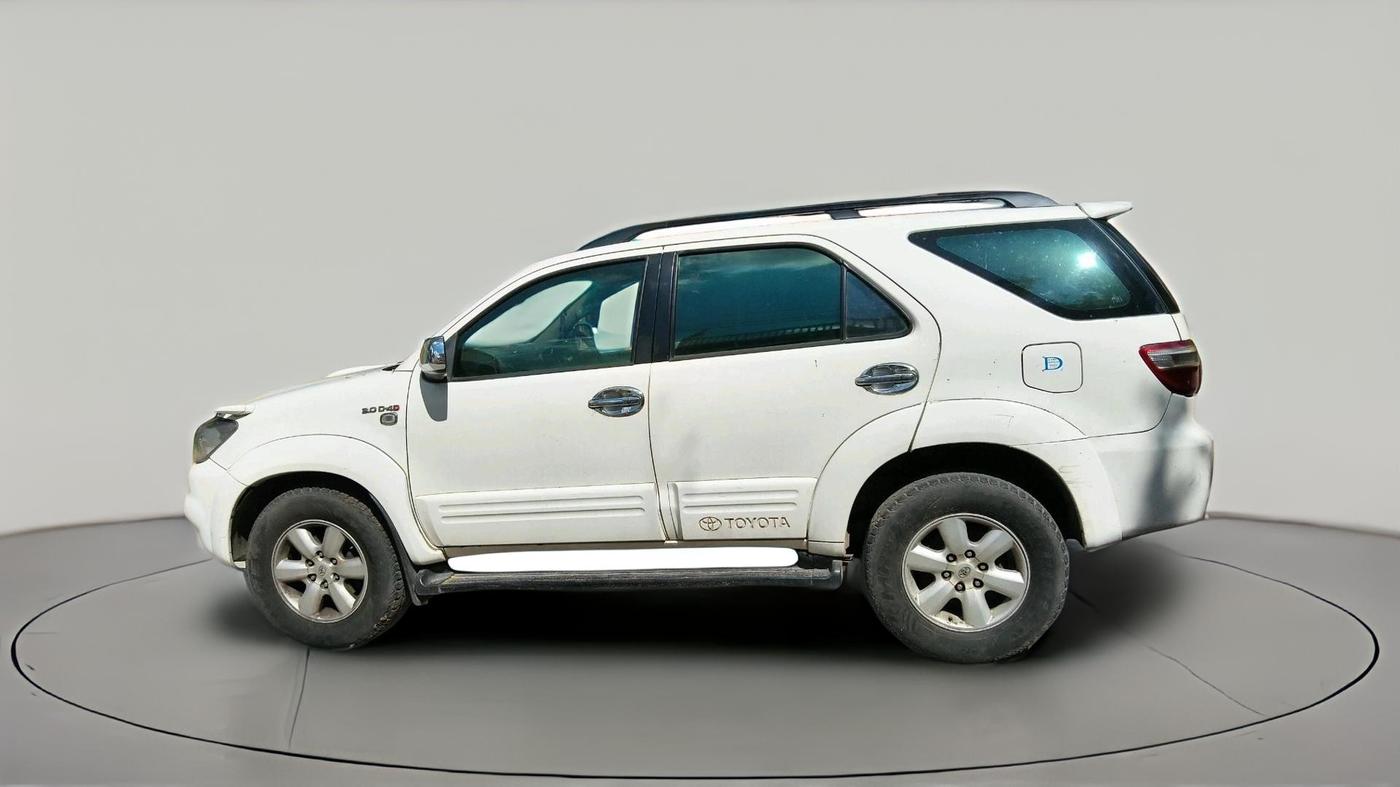 2011 Toyota Fortuner 3.0 4X4 MT, Diesel, Manual, 3,22,751 km, exterior