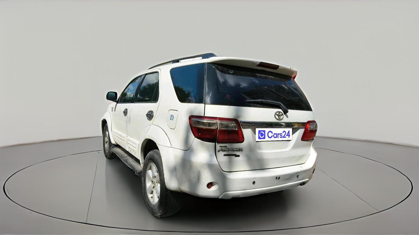 2011 Toyota Fortuner 3.0 4X4 MT, Diesel, Manual, 3,22,751 km, exterior