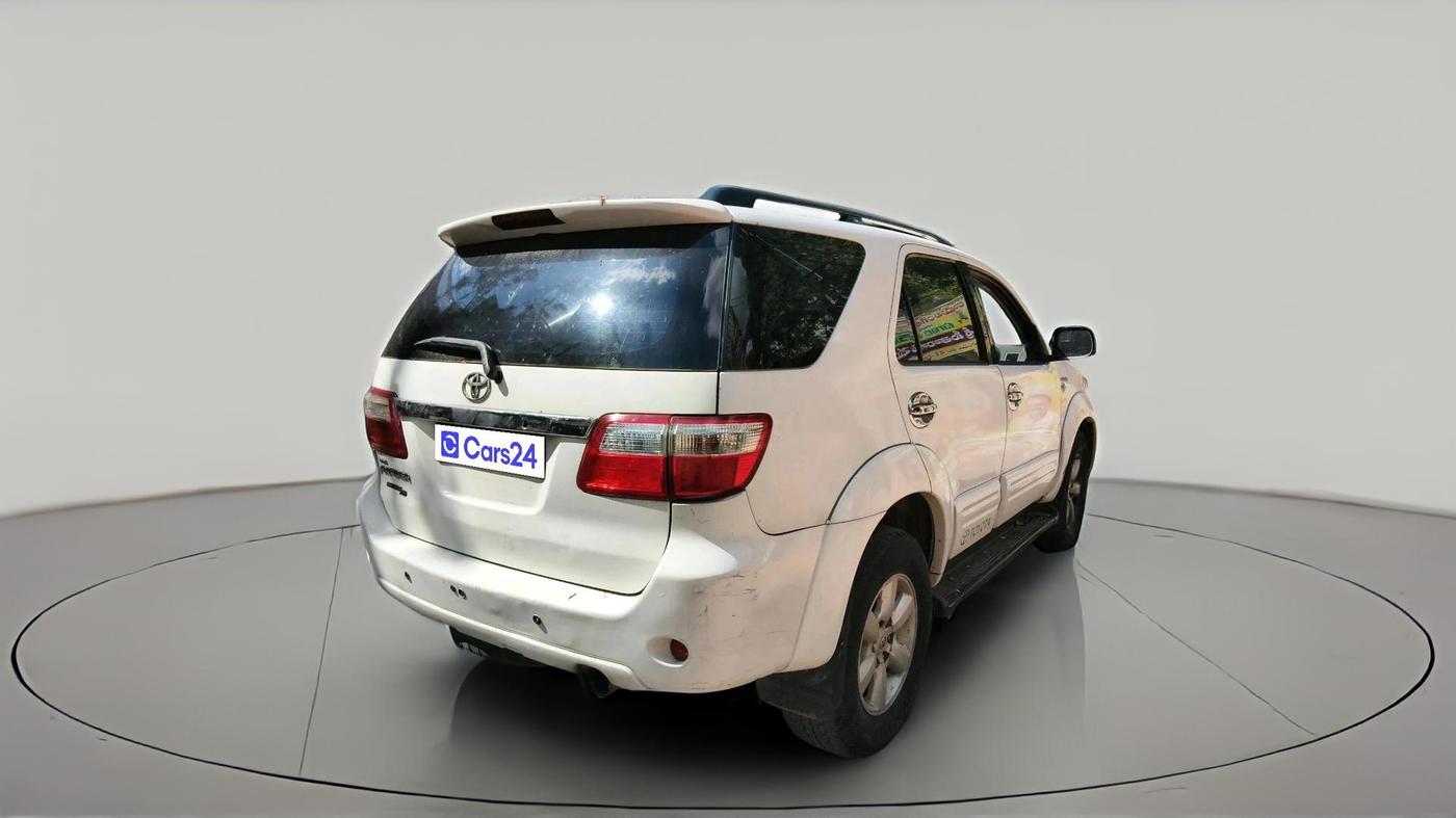 2011 Toyota Fortuner 3.0 4X4 MT, Diesel, Manual, 3,22,751 km, exterior