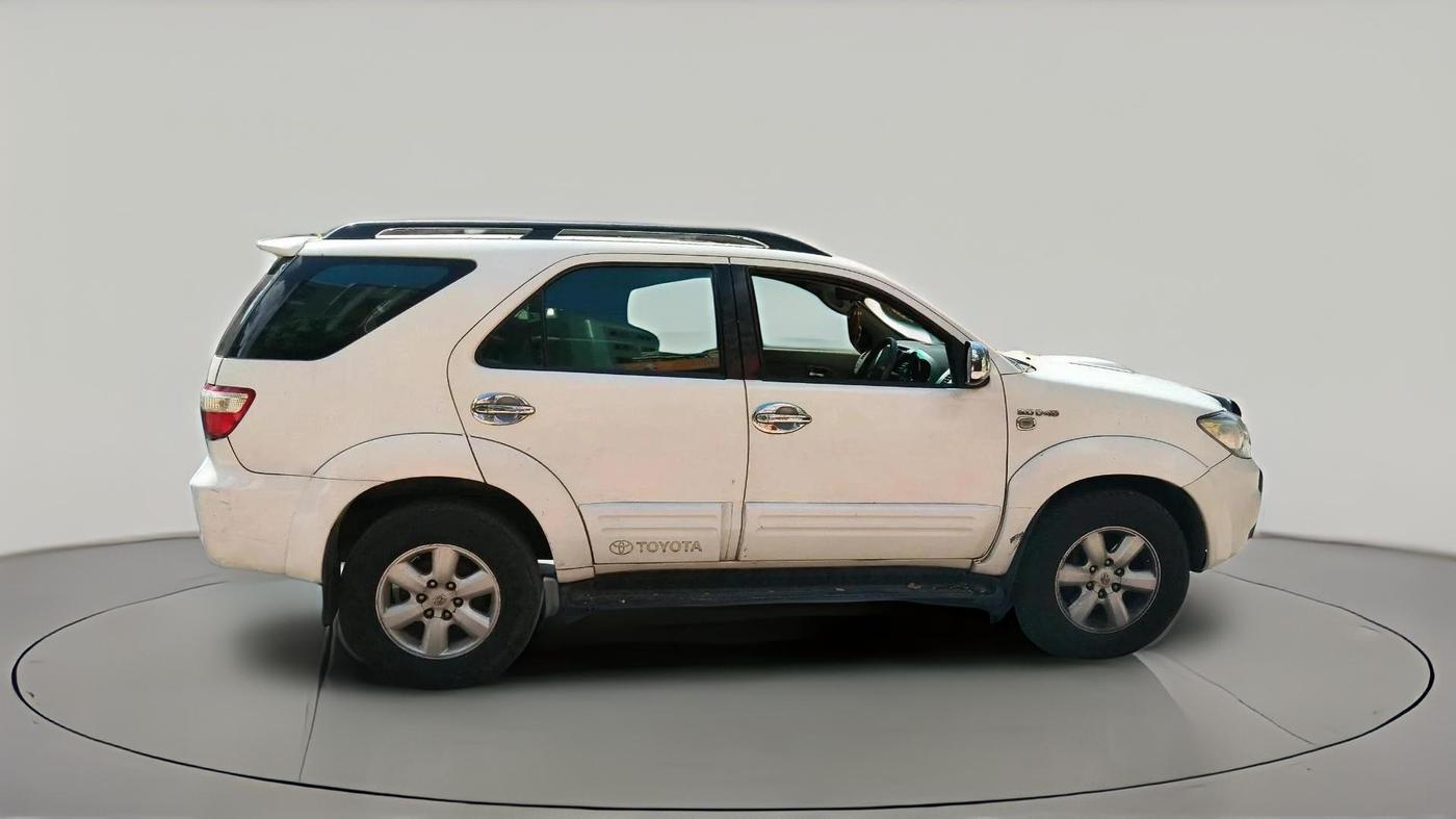 2011 Toyota Fortuner 3.0 4X4 MT, Diesel, Manual, 3,22,751 km, exterior