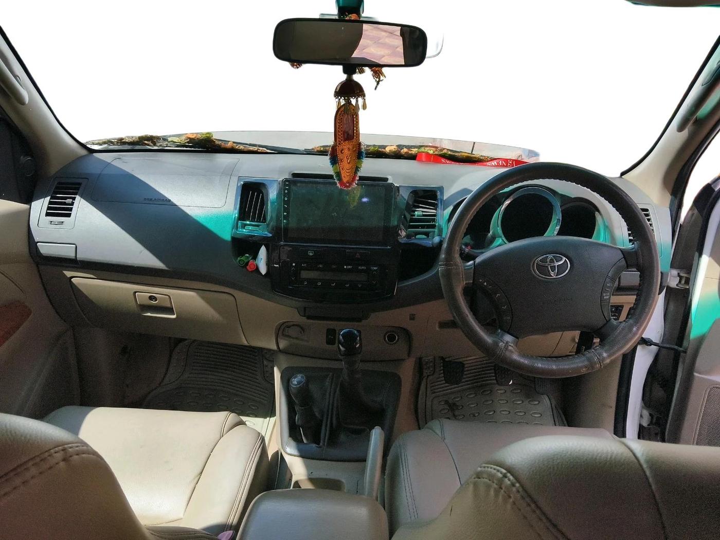 2011 Toyota Fortuner 3.0 4X4 MT, Diesel, Manual, 3,22,751 km, interior