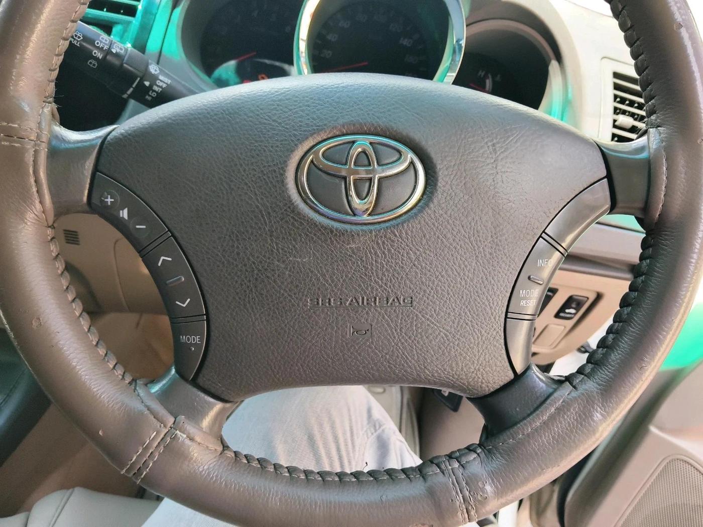 2011 Toyota Fortuner 3.0 4X4 MT, Diesel, Manual, 3,22,751 km, interior