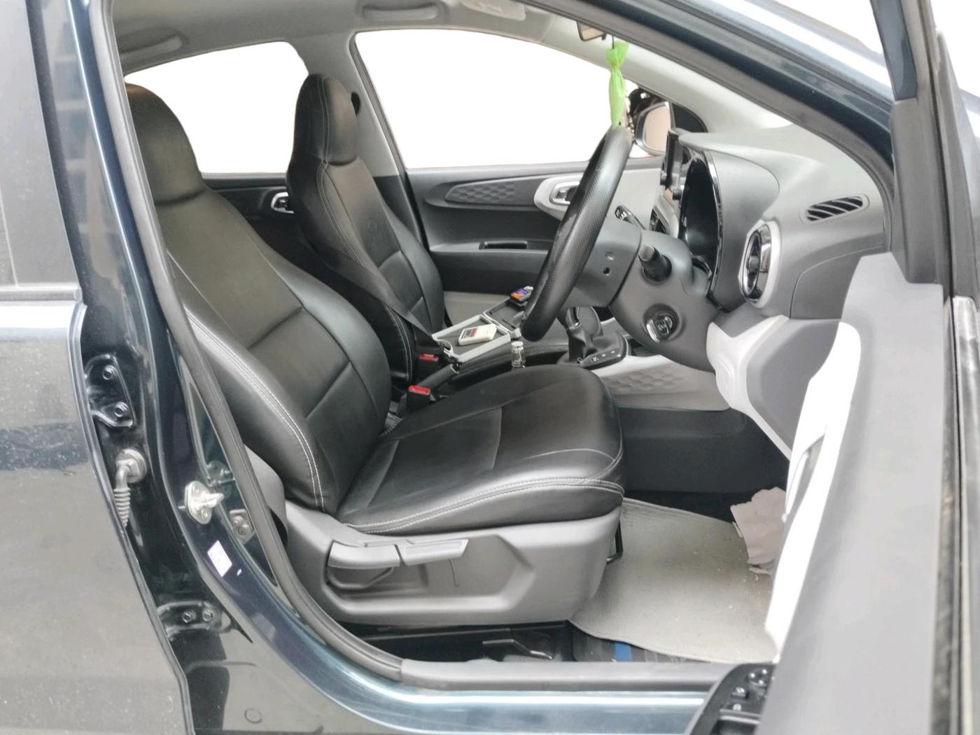 2022 Hyundai GRAND I10 NIOS SPORTZ U2 AMT 1.2 CRDI, Diesel, Automatic, 70,754 km, interior