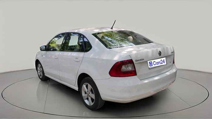 2015 Skoda Rapid 1.5 TDI CR ELEGANCE AT, Diesel, Automatic, 1,06,430 km, exterior