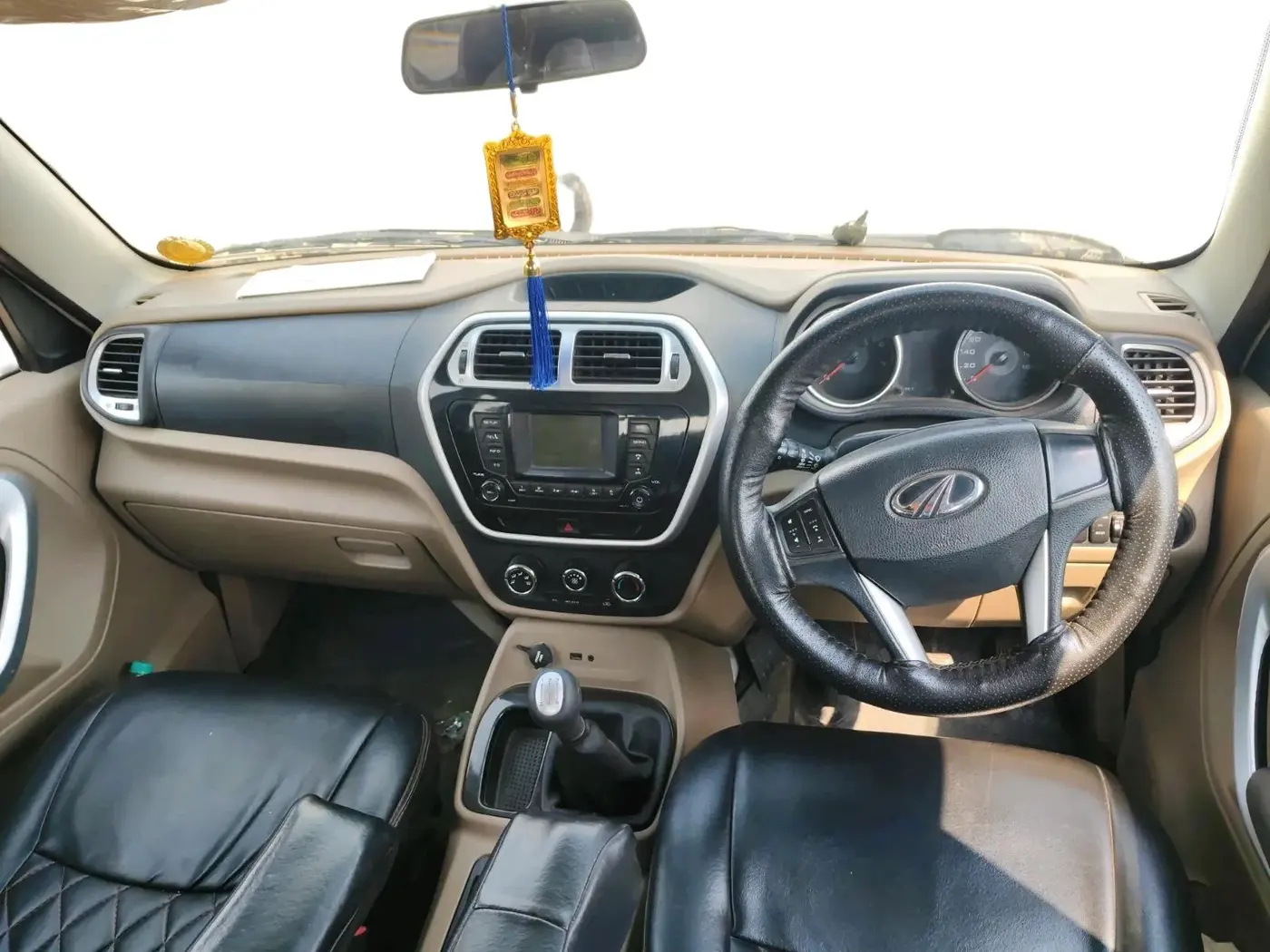 2015 Mahindra TUV300 T8, Diesel, Manual, 1,12,597 km, interior