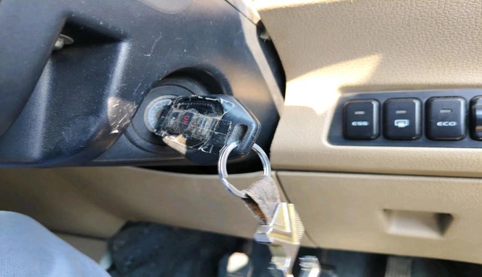 2015 Mahindra TUV300 T8, Diesel, Manual, 1,12,597 km, interior