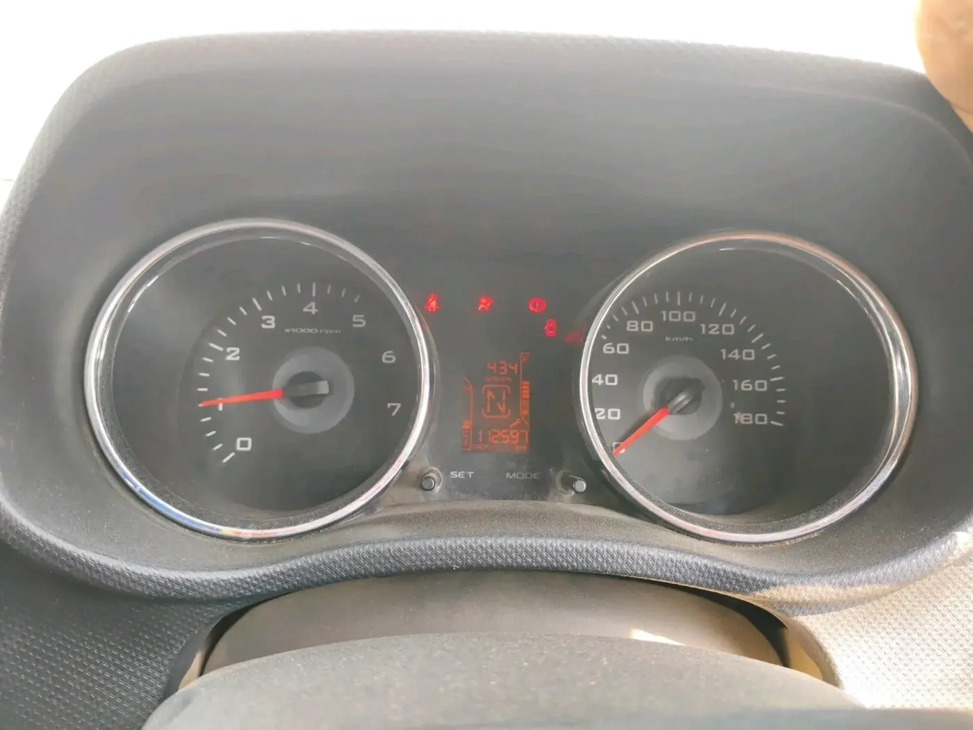 2015 Mahindra TUV300 T8, Diesel, Manual, 1,12,597 km, interior