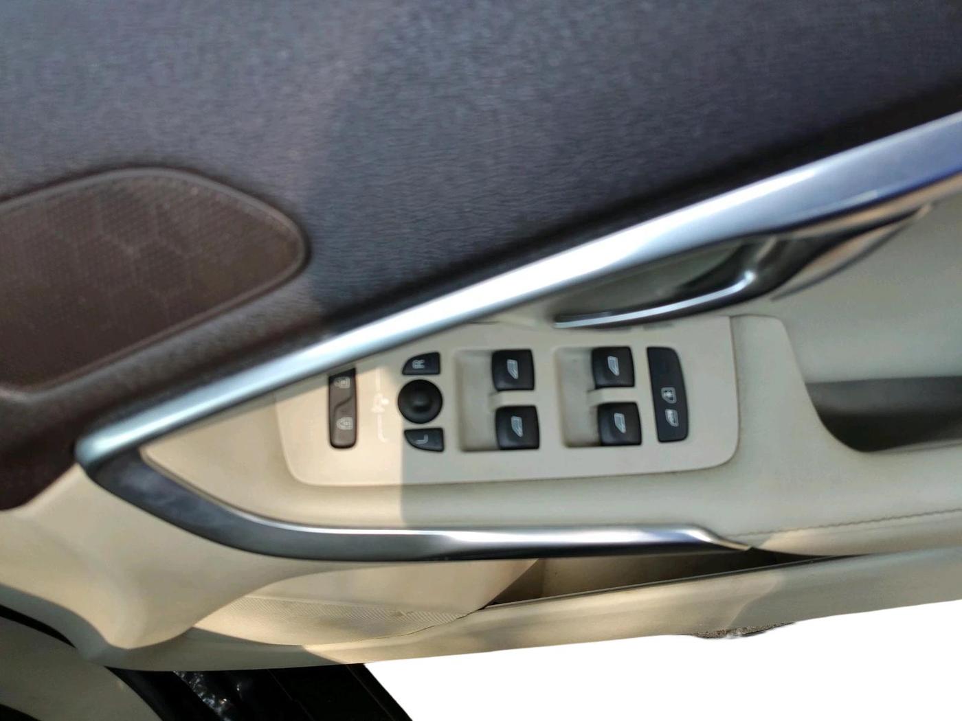 2013 Volvo V40 Cross Country D3, Diesel, Automatic, 44,054 km, interior