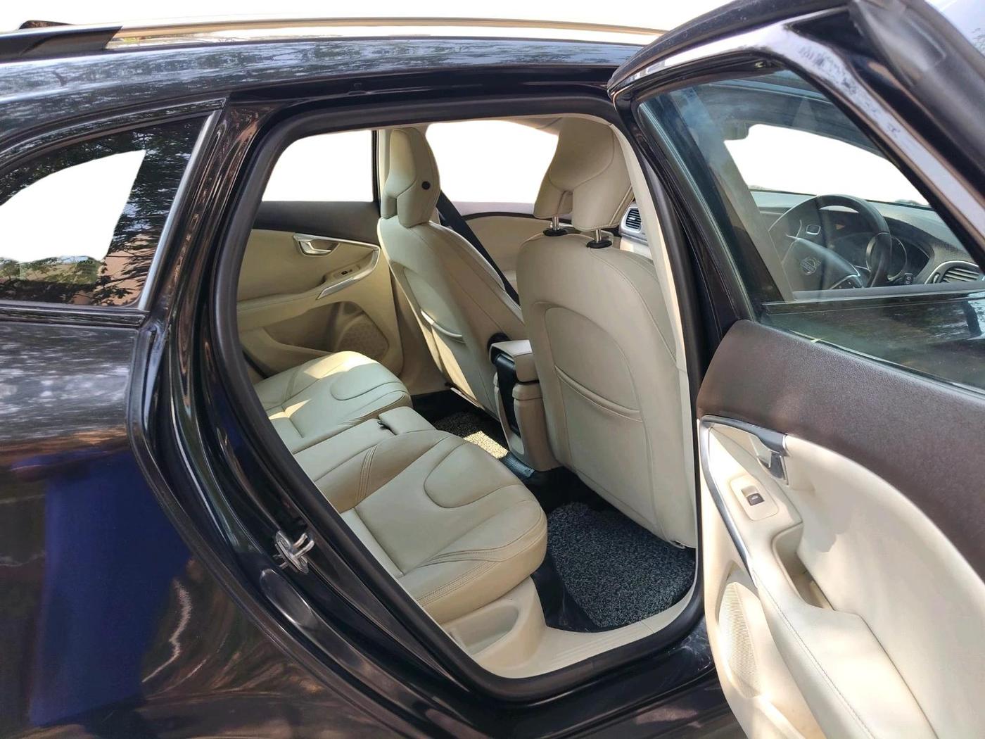 2013 Volvo V40 Cross Country D3, Diesel, Automatic, 44,054 km, interior
