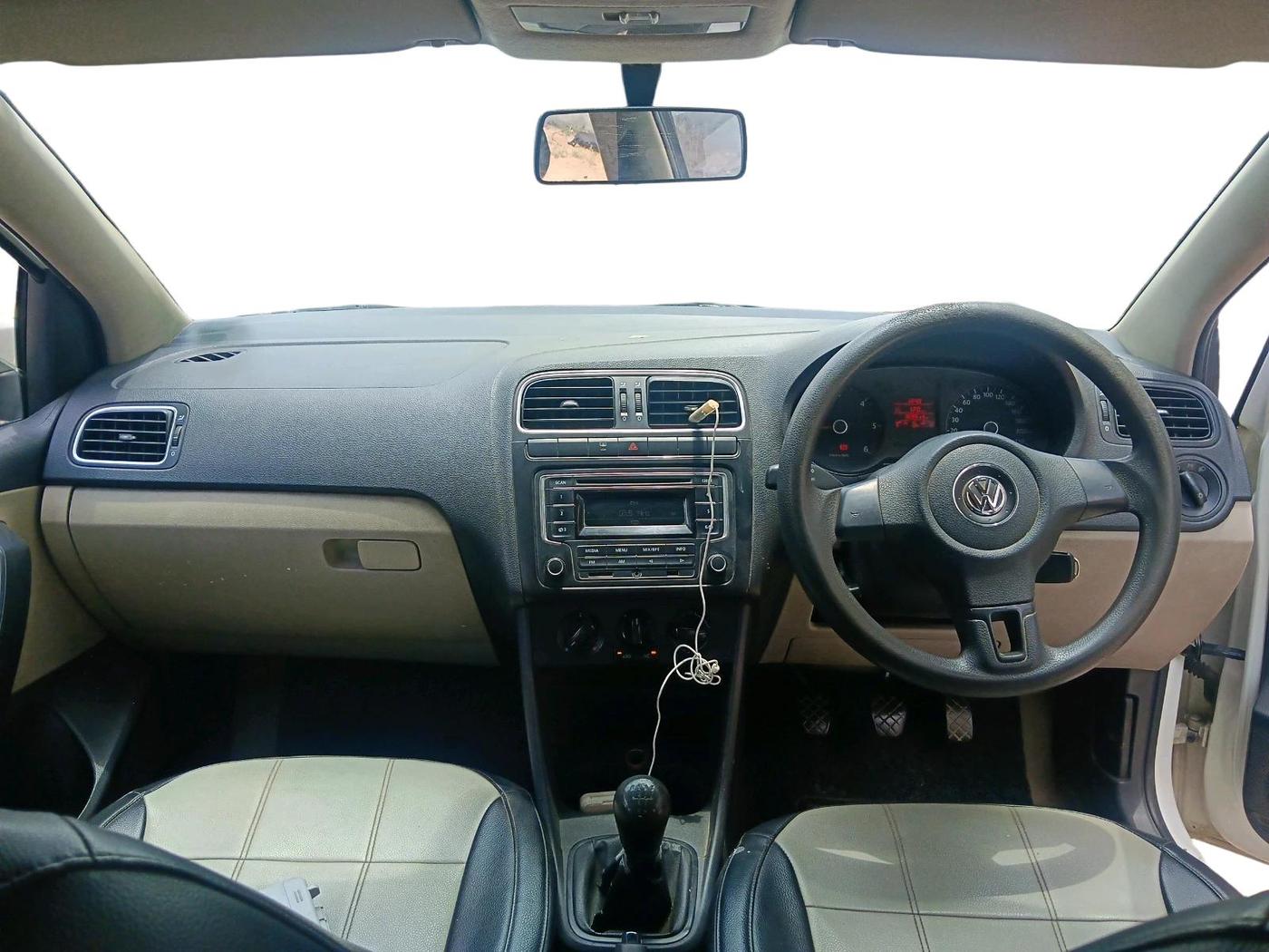 2013 Volkswagen Polo COMFORTLINE 1.2L, Diesel, Manual, 1,89,813 km, interior