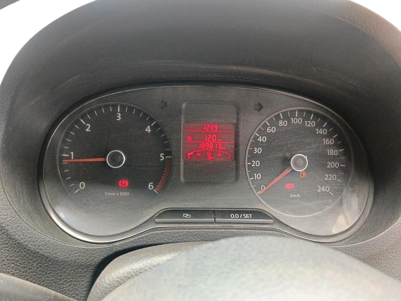 2013 Volkswagen Polo COMFORTLINE 1.2L, Diesel, Manual, 1,89,813 km, interior