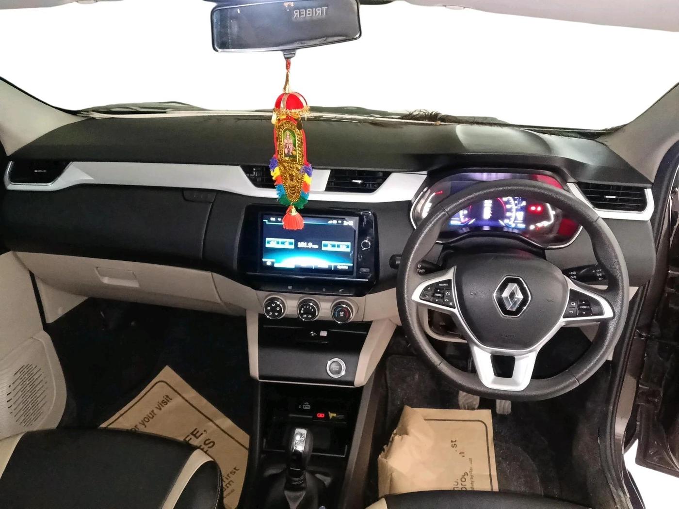 2024 Renault TRIBER RXZ AMT, Petrol, Automatic, 35,730 km, interior