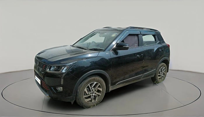 2023 Mahindra XUV300 W8 (O) 1.2 PETROL, Petrol, Manual, 6,252 km, exterior