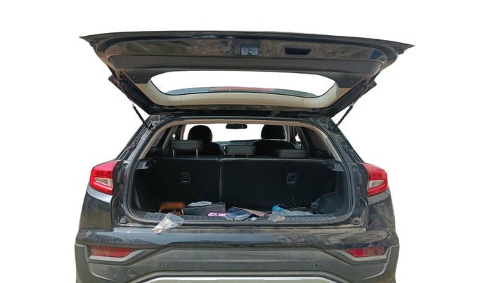 2023 Mahindra XUV300 W8 (O) 1.2 PETROL, Petrol, Manual, 6,252 km, exterior