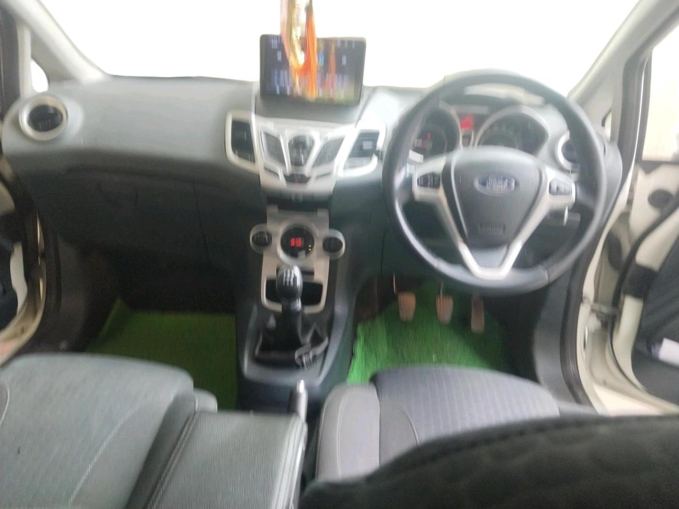 2011 Ford Fiesta STYLE DIESEL, Diesel, Manual, 2,18,559 km, interior