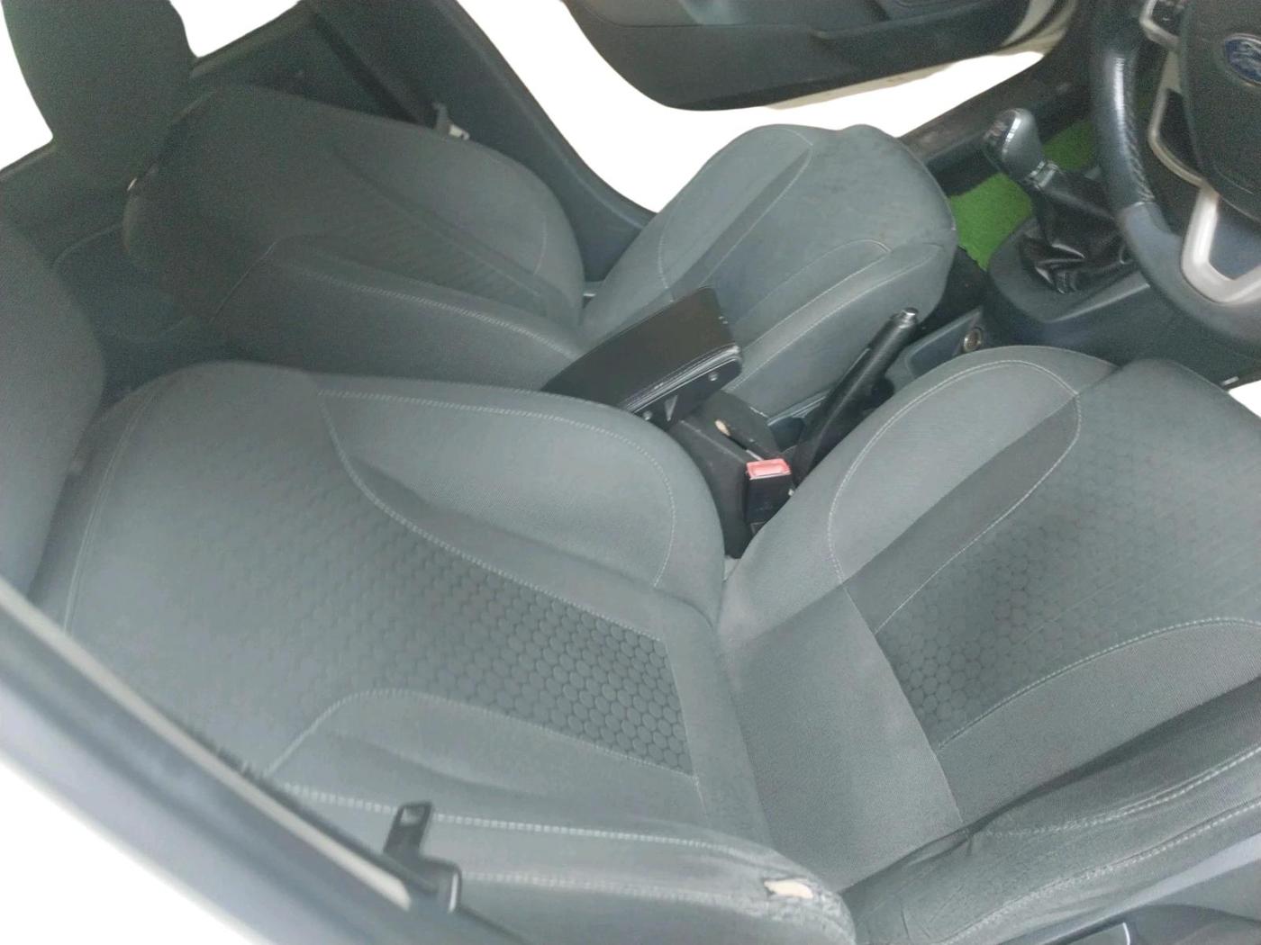 2011 Ford Fiesta STYLE DIESEL, Diesel, Manual, 2,18,559 km, interior