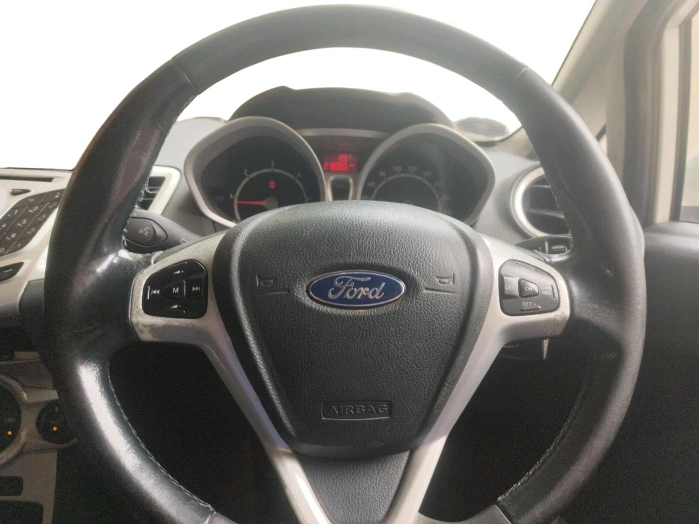 2011 Ford Fiesta STYLE DIESEL, Diesel, Manual, 2,18,559 km, interior