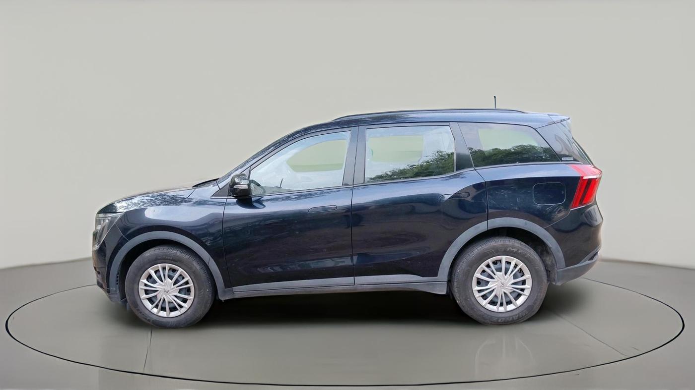 2023 Mahindra XUV700 AX 3 D MT 5 STR (E), Diesel, Manual, 17,616 km, exterior