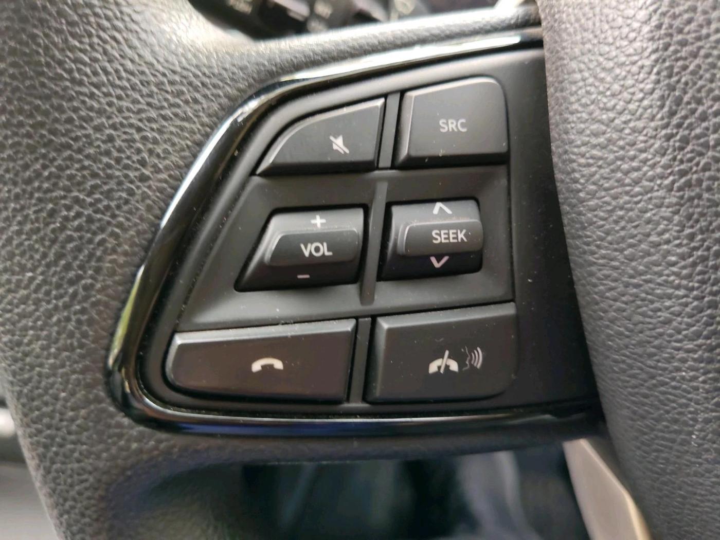 2023 Mahindra XUV700 AX 3 D MT 5 STR (E), Diesel, Manual, 17,616 km, interior