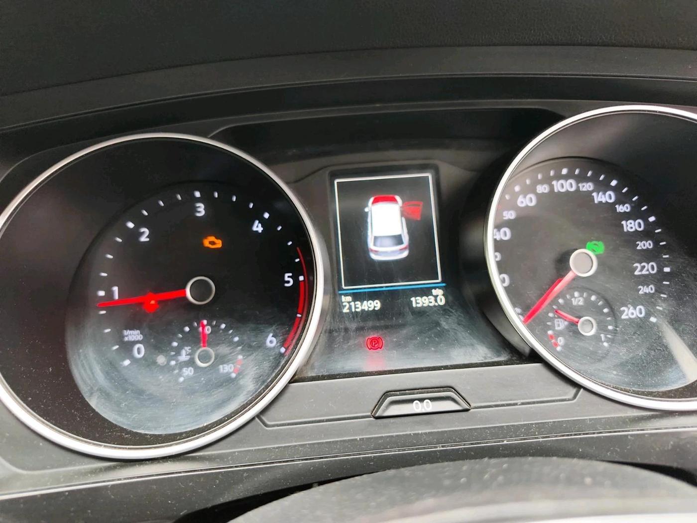 2017 Volkswagen TIGUAN COMFORTLINE TDI AT, Diesel, Automatic, 2,13,499 km, interior
