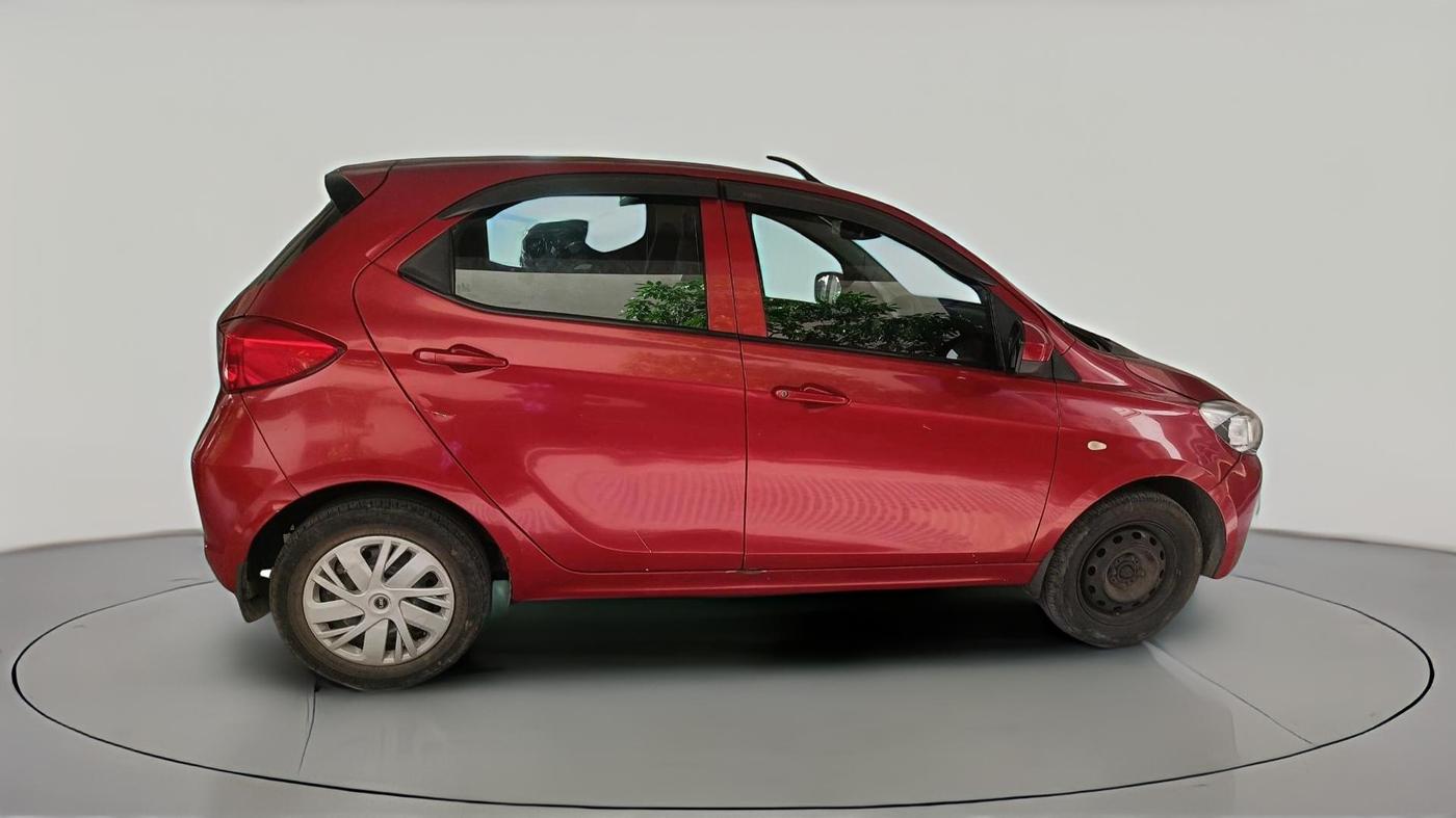 2017 Tata Tiago XT PETROL, Petrol, Manual, 1,29,758 km, exterior