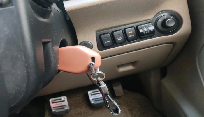 2017 Mahindra TUV300 T8, Diesel, Manual, 1,71,734 km, interior