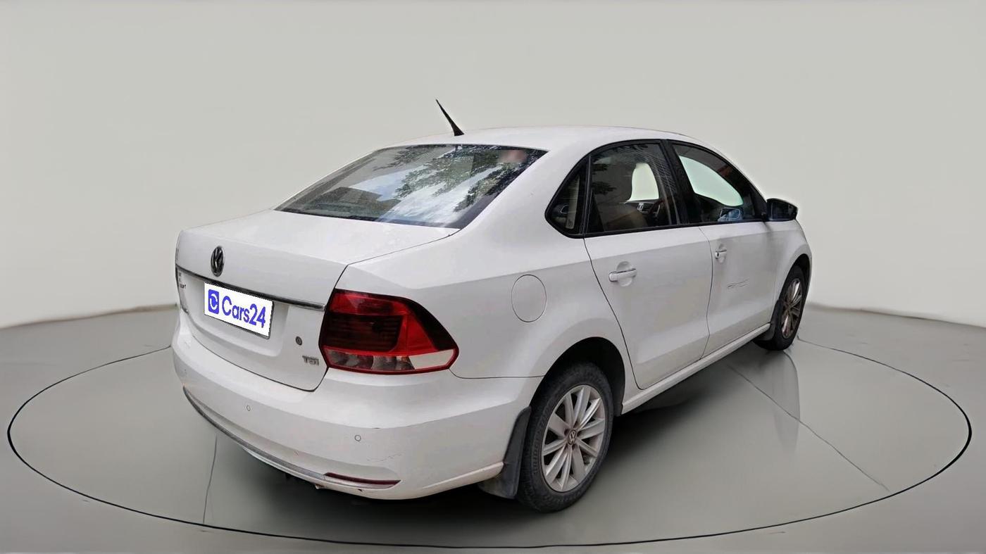2017 Volkswagen Vento HIGHLINE PETROL AT, Petrol, Automatic, 1,27,589 km, exterior