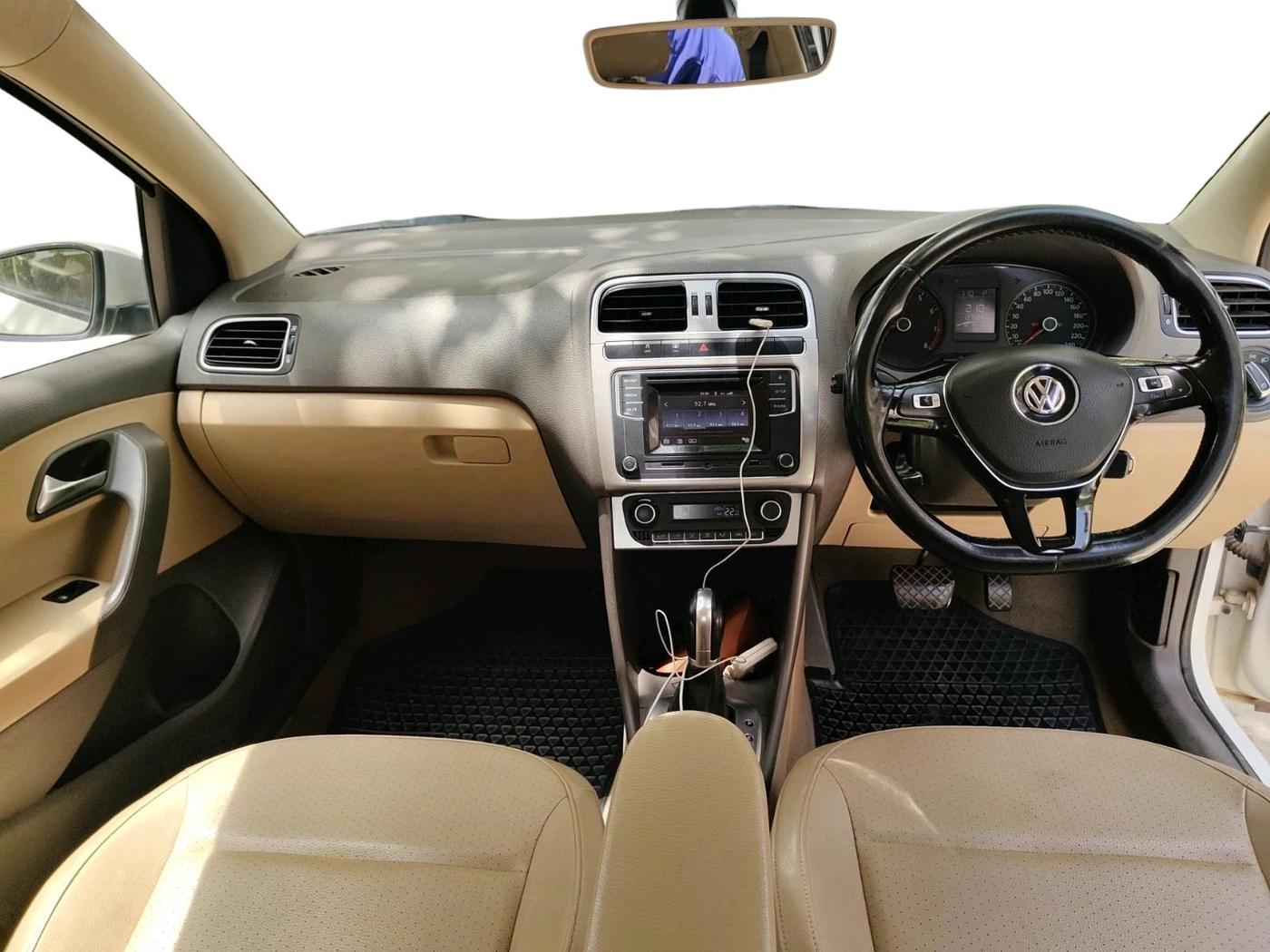 2017 Volkswagen Vento HIGHLINE PETROL AT, Petrol, Automatic, 1,27,589 km, interior