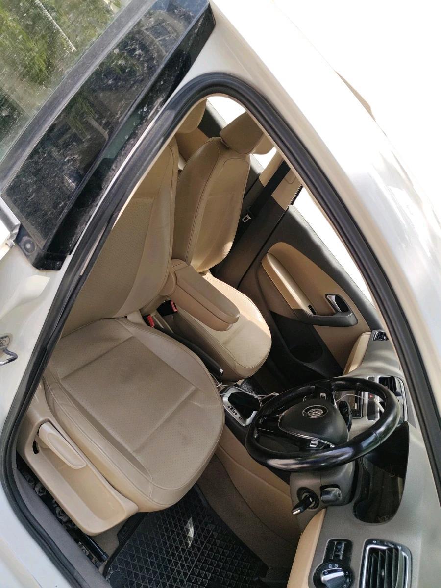 2017 Volkswagen Vento HIGHLINE PETROL AT, Petrol, Automatic, 1,27,589 km, interior