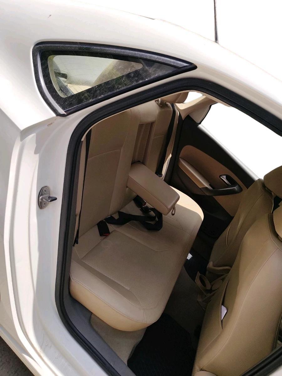 2017 Volkswagen Vento HIGHLINE PETROL AT, Petrol, Automatic, 1,27,589 km, interior