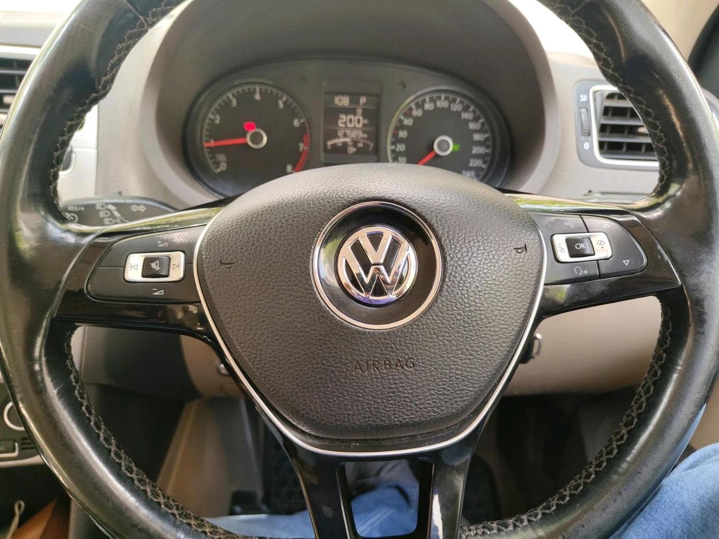 2017 Volkswagen Vento HIGHLINE PETROL AT, Petrol, Automatic, 1,27,589 km, interior