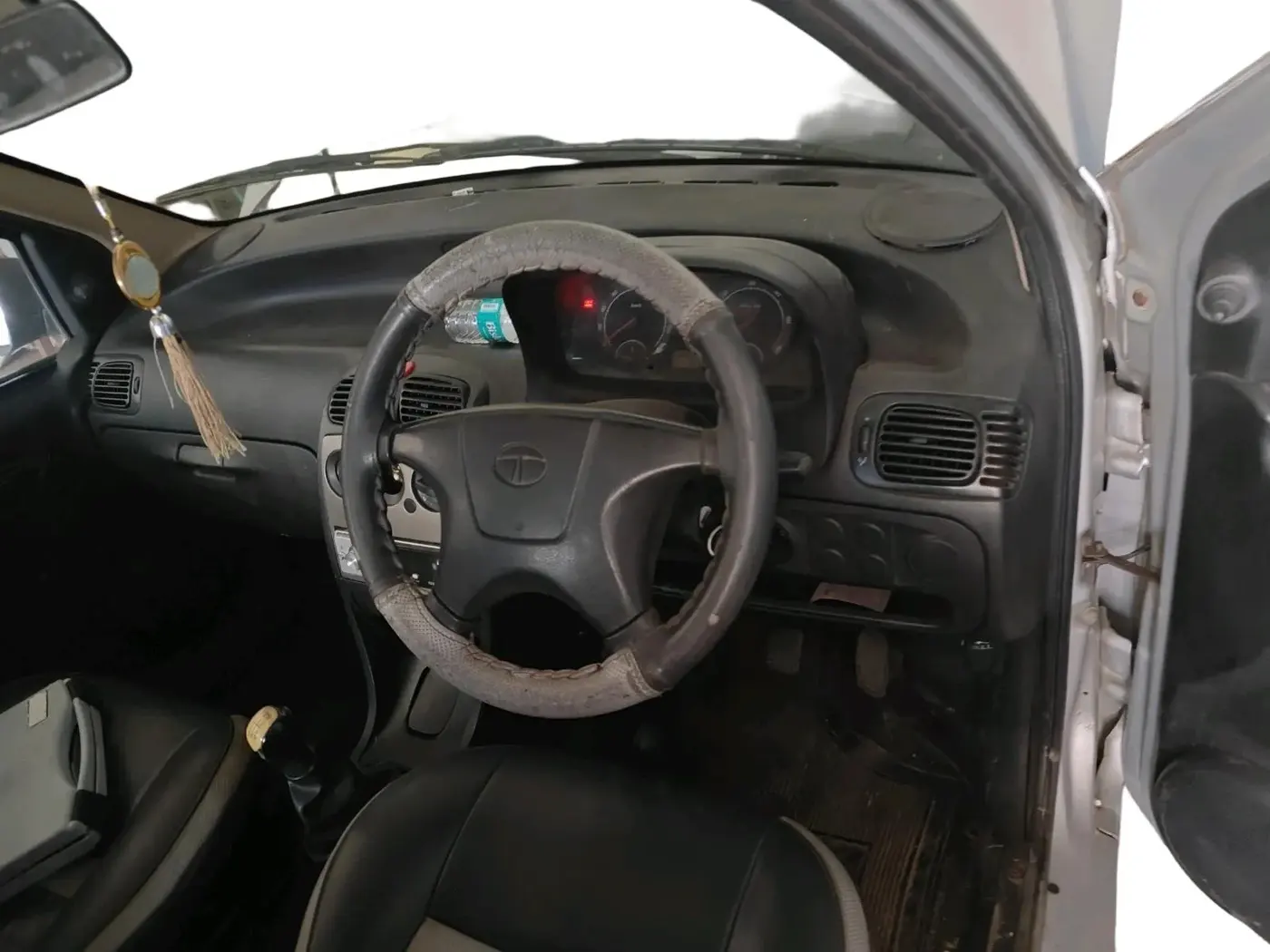 2013 Tata Indica V2 DLS, Diesel, Manual, 1,82,830 km, interior
