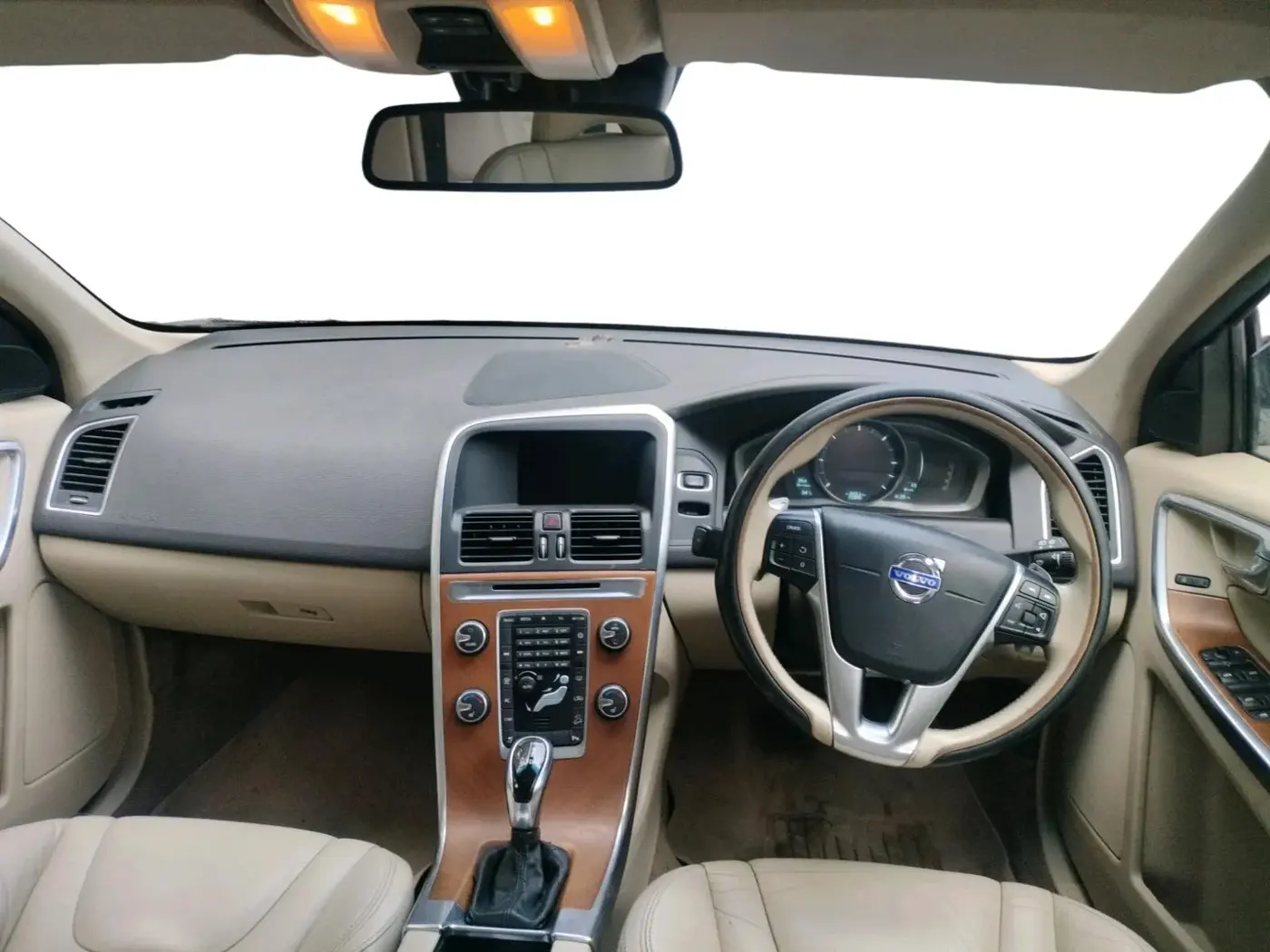 2015 Volvo XC 60 D5 SUMMUM, Diesel, Automatic, 1,29,082 km, interior