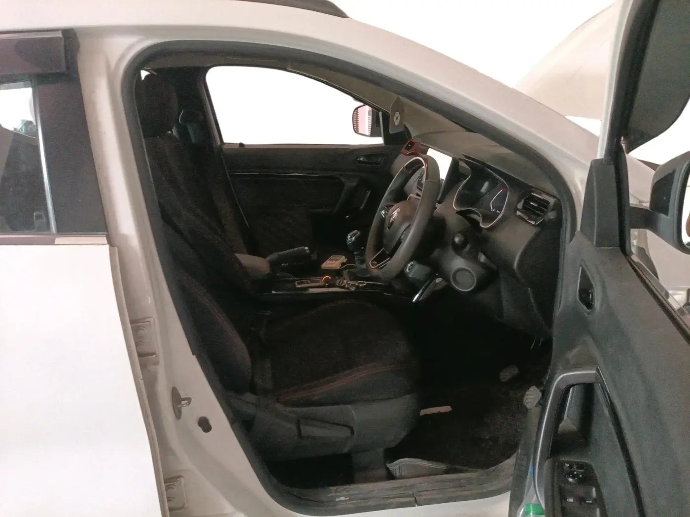 2022 Renault Kiger RXZ MT, Petrol, Manual, 34,119 km, interior
