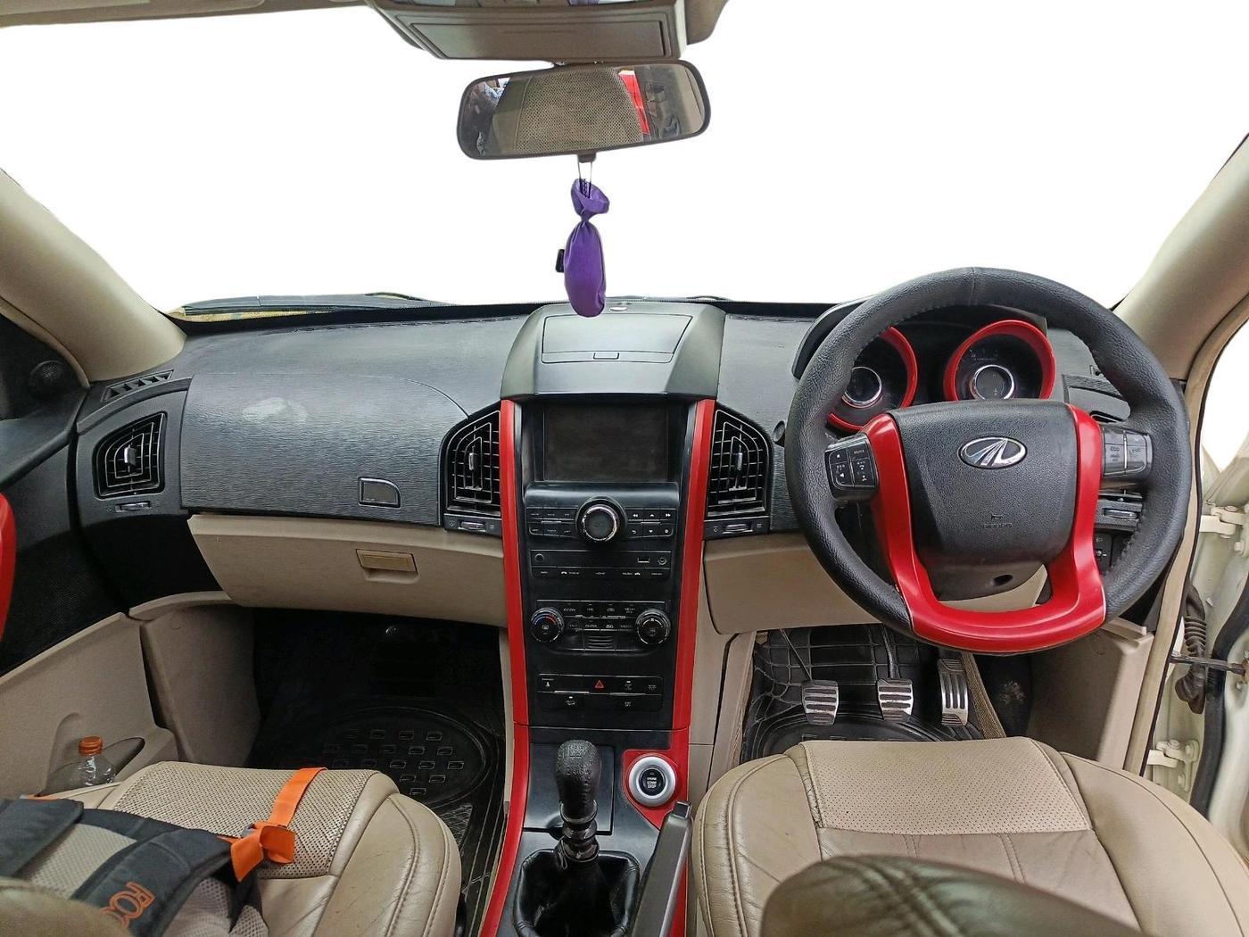 2015 Mahindra XUV500 W10, Diesel, Manual, 73,237 km, interior