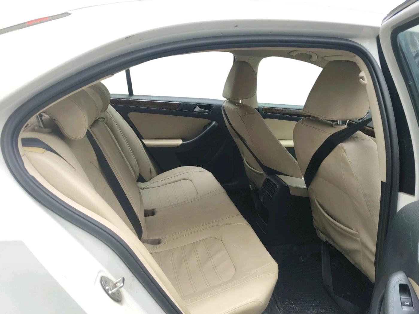 2011 Volkswagen Jetta HIGHLINE TDI AT, Diesel, Automatic, 1,57,784 km, interior
