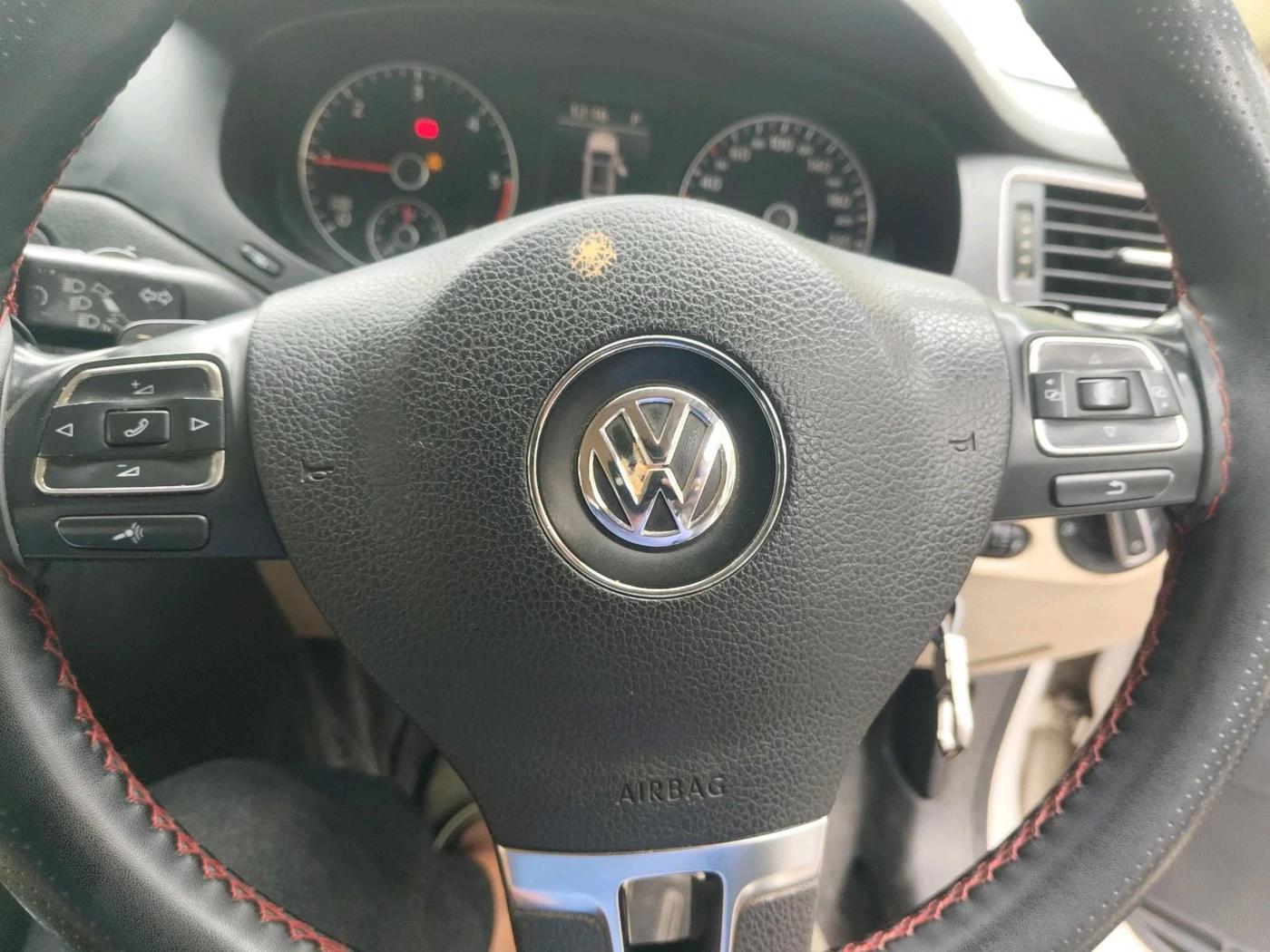 2011 Volkswagen Jetta HIGHLINE TDI AT, Diesel, Automatic, 1,57,784 km, interior