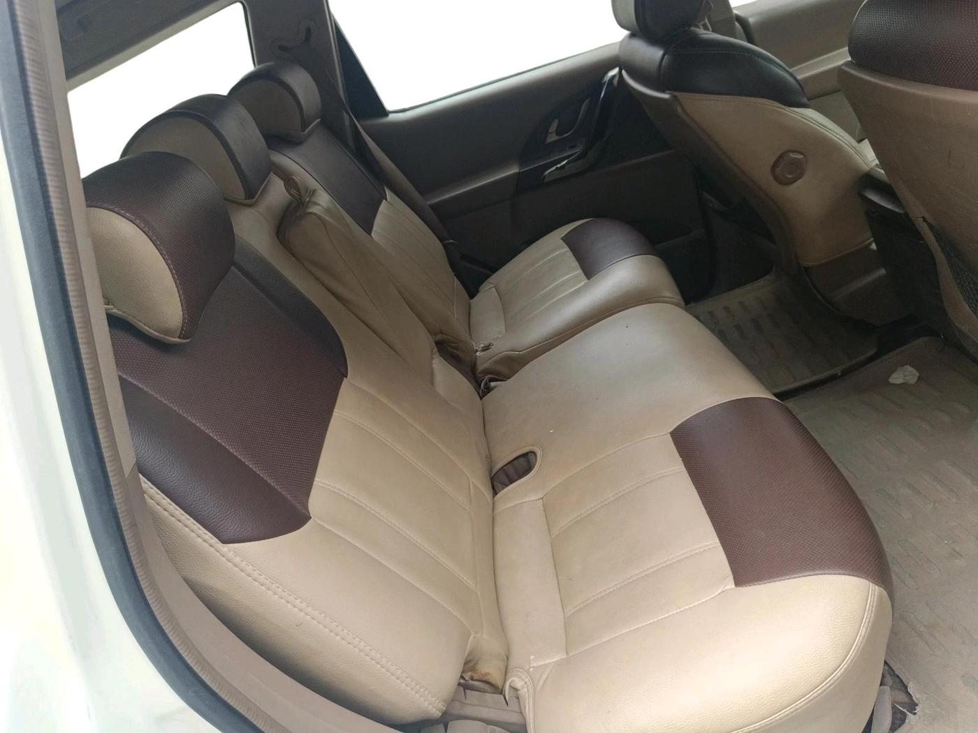 2014 Mahindra XUV500 W8, Diesel, Manual, 1,48,696 km, interior
