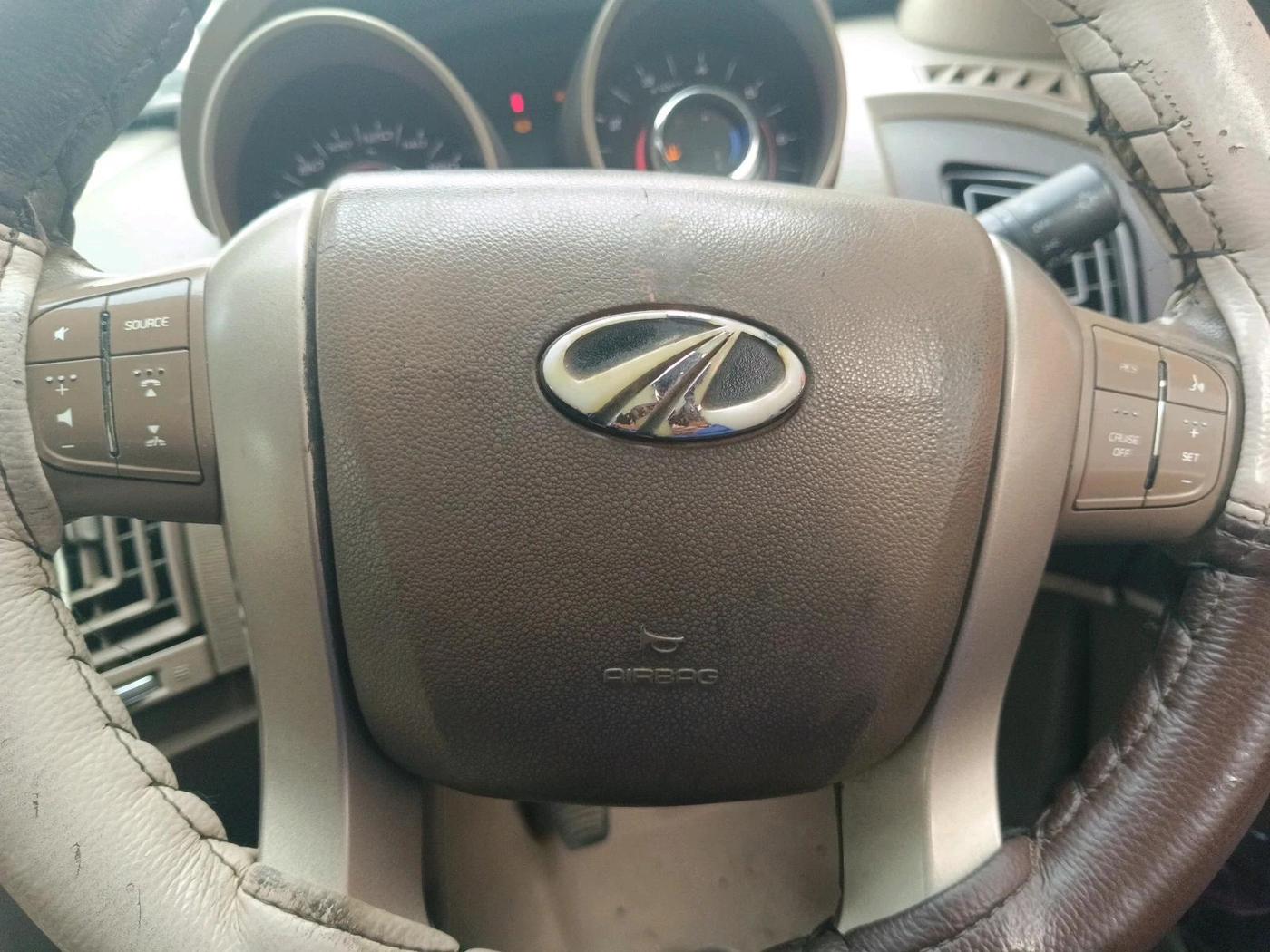 2014 Mahindra XUV500 W8, Diesel, Manual, 1,48,696 km, interior