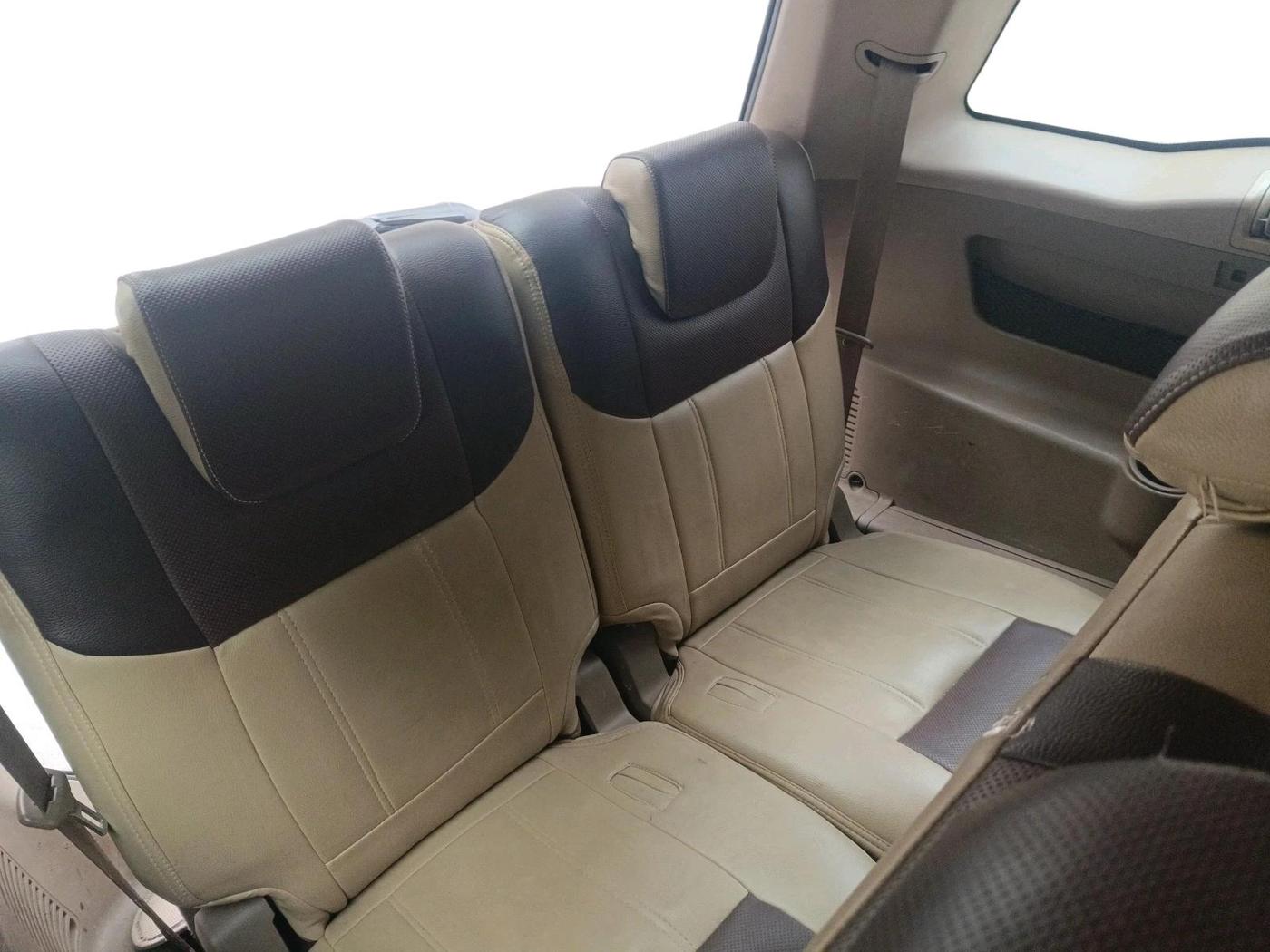 2014 Mahindra XUV500 W8, Diesel, Manual, 1,48,696 km, interior