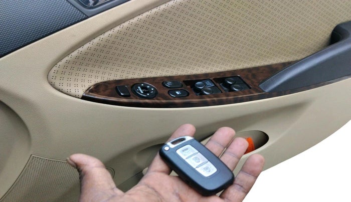 2012 Hyundai Verna FLUIDIC 1.6 CRDI SX, Diesel, Manual, 2,39,209 km, interior