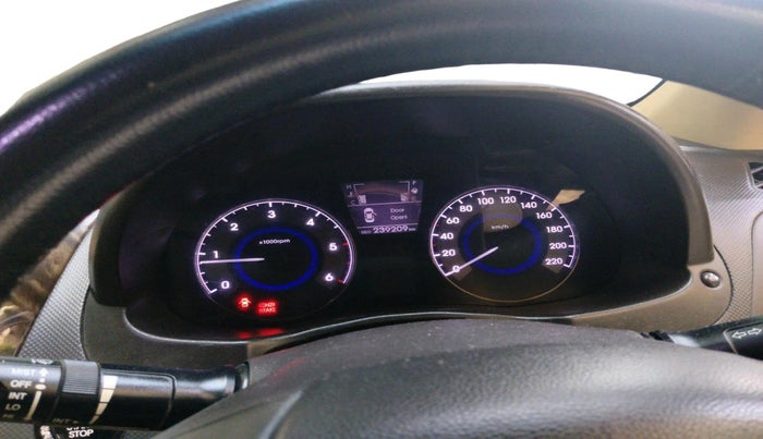 2012 Hyundai Verna FLUIDIC 1.6 CRDI SX, Diesel, Manual, 2,39,209 km, interior