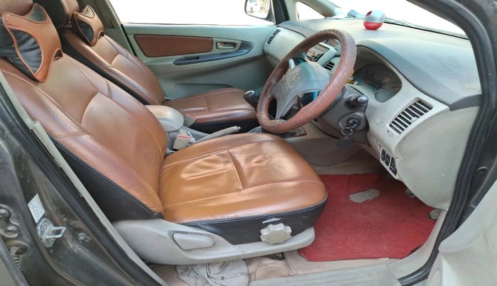 2012 Toyota Innova 2.5 G 8 STR, Diesel, Manual, 4,29,646 km, interior