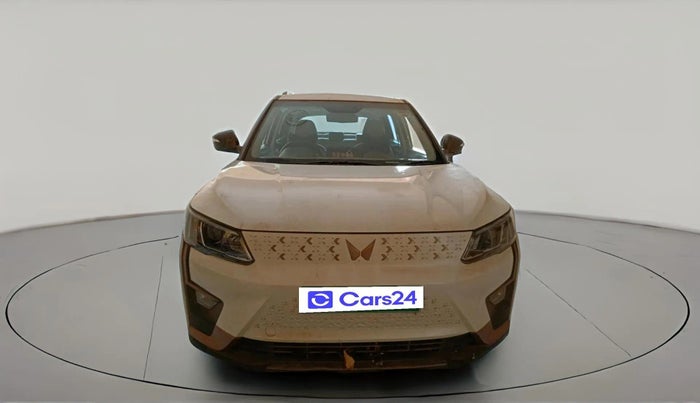 2024 Mahindra XUV400 EL Pro 39.4 KWH, Electric, Automatic, 29,873 km, exterior