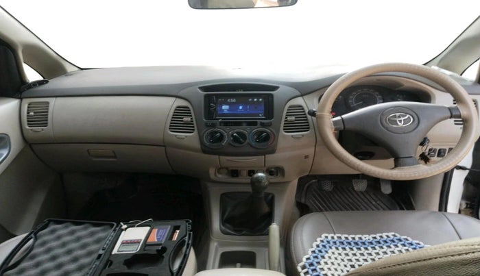 2011 Toyota Innova 2.5 G4 7 STR, Diesel, Manual, 1,99,330 km, interior